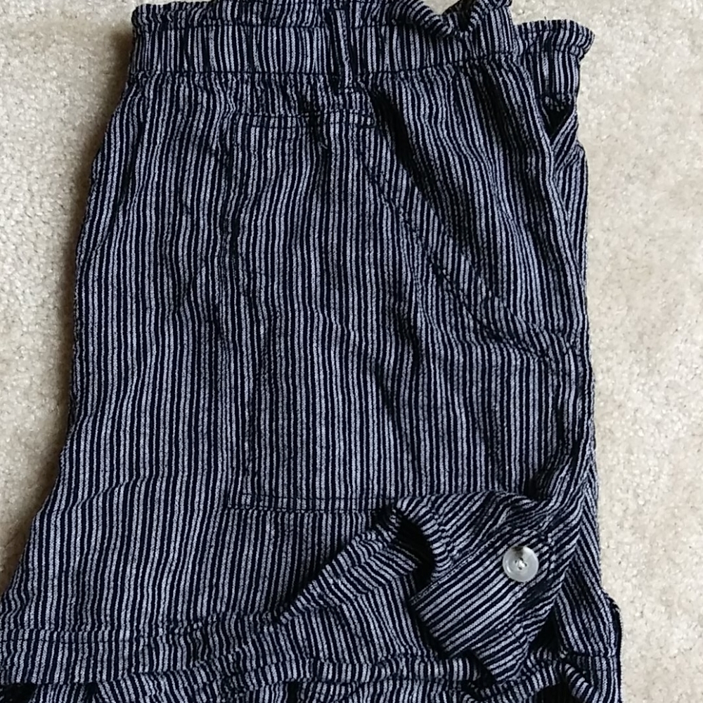 Shorts - Picture 3 of 4